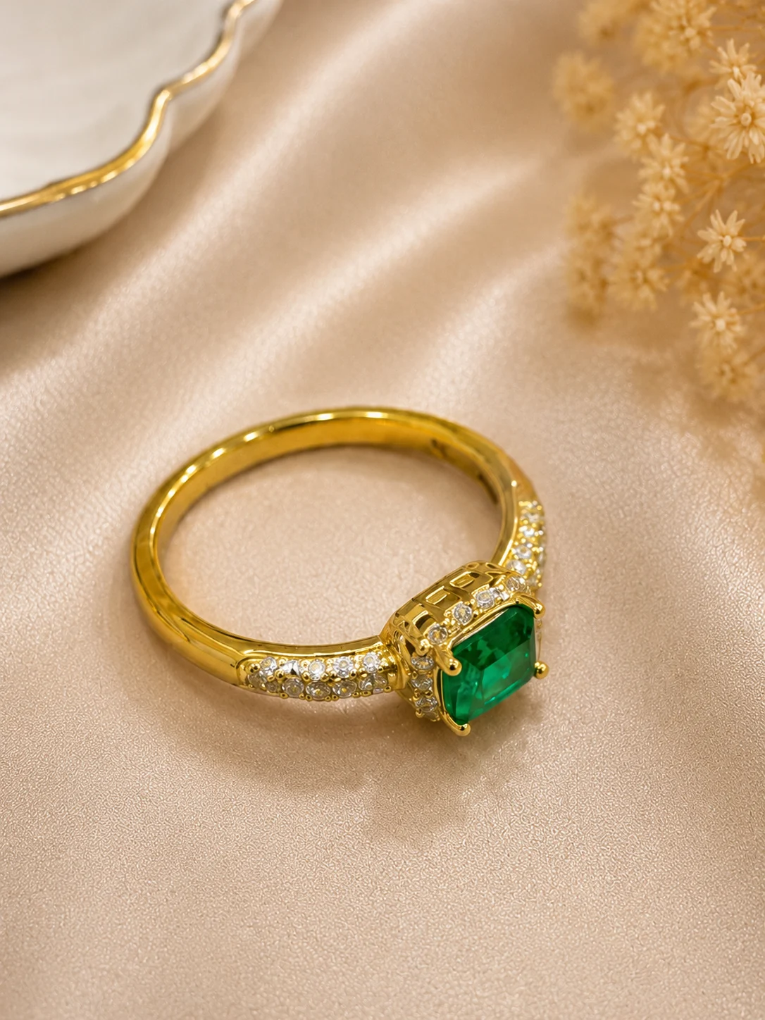 Emerald Green Zirconia Gold-Plated Imitation Ring (2)