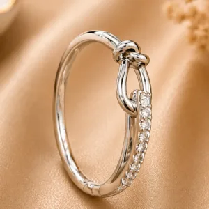 Xuping Silver Knot Ring for Women with Sparkling Stone Detail