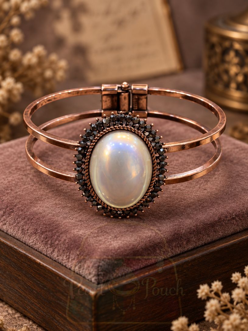 Vintage Copper Tone Oval Cabochon Metal Bracelet with dark halo stones Vintage Copper Tone Oval Cabochon Metal Bracelet with dark halo stones