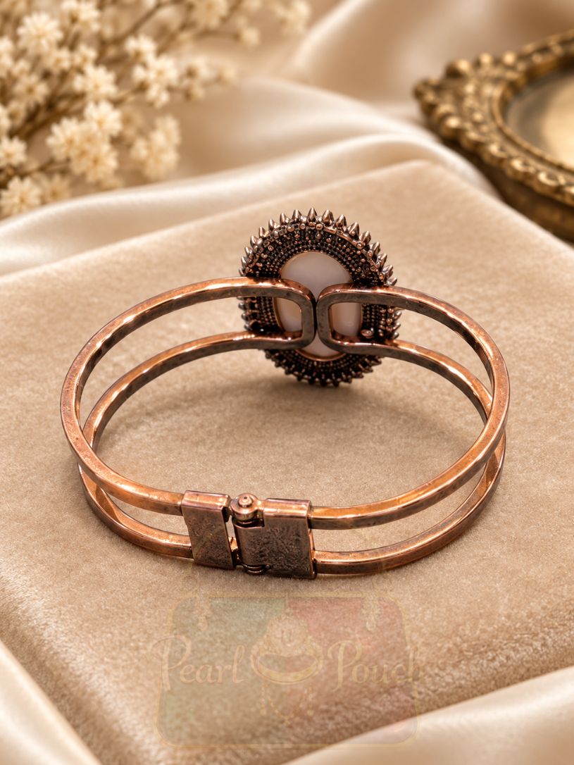 Vintage Copper Tone Oval Cabochon Metal Bracelet with dark halo stones Vintage Copper Tone Oval Cabochon Metal Bracelet with dark halo stones