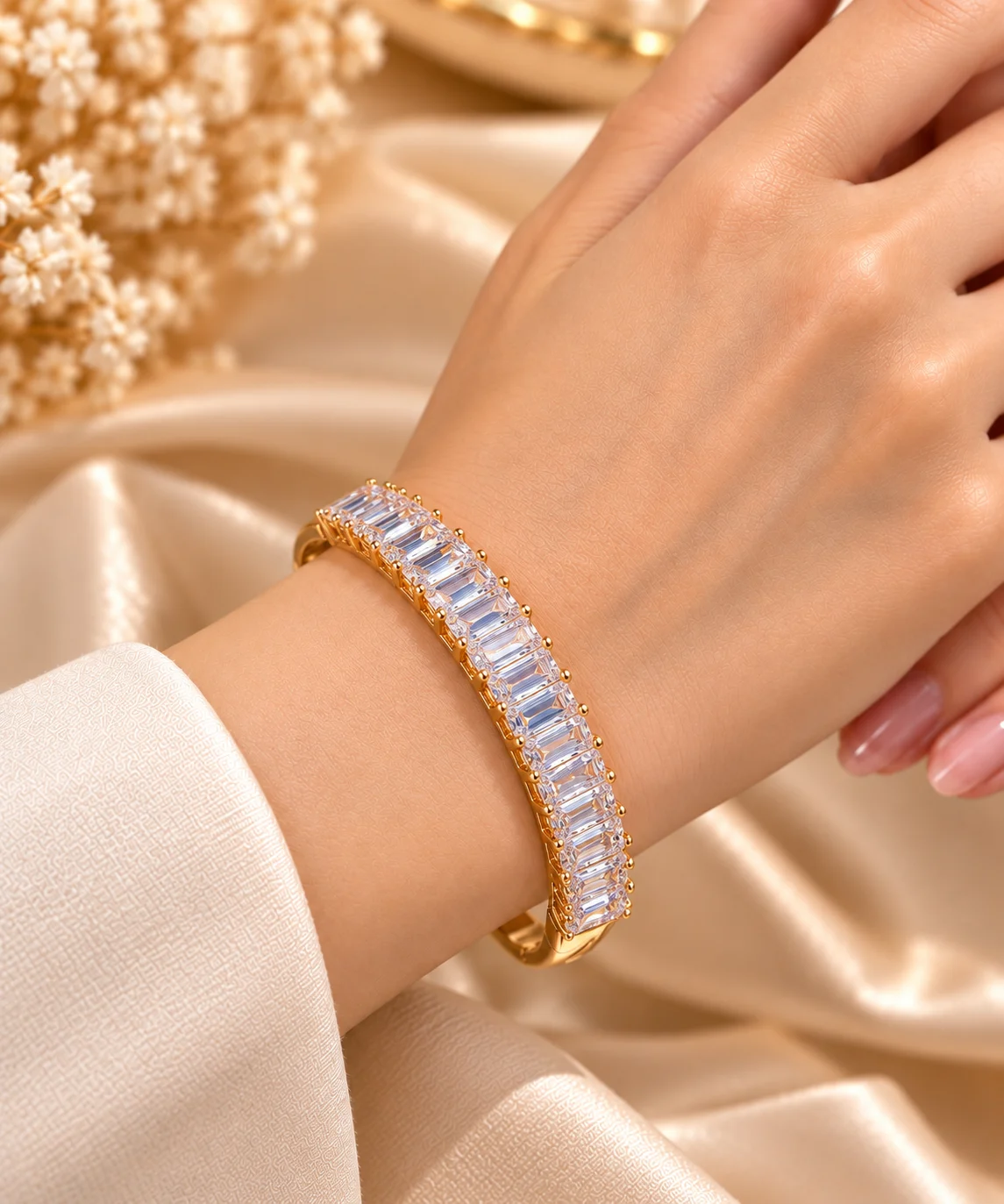 XUPING 18K Gold Plated Rectangular Zirconia Bangle (4)