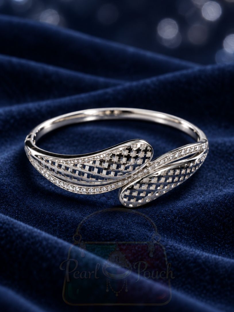 XUPING 18K Plated Silver Tone Double Leaf Bangle with lattice details XUPING 18K Plated Silver Tone Double Leaf Bangle with lattice details