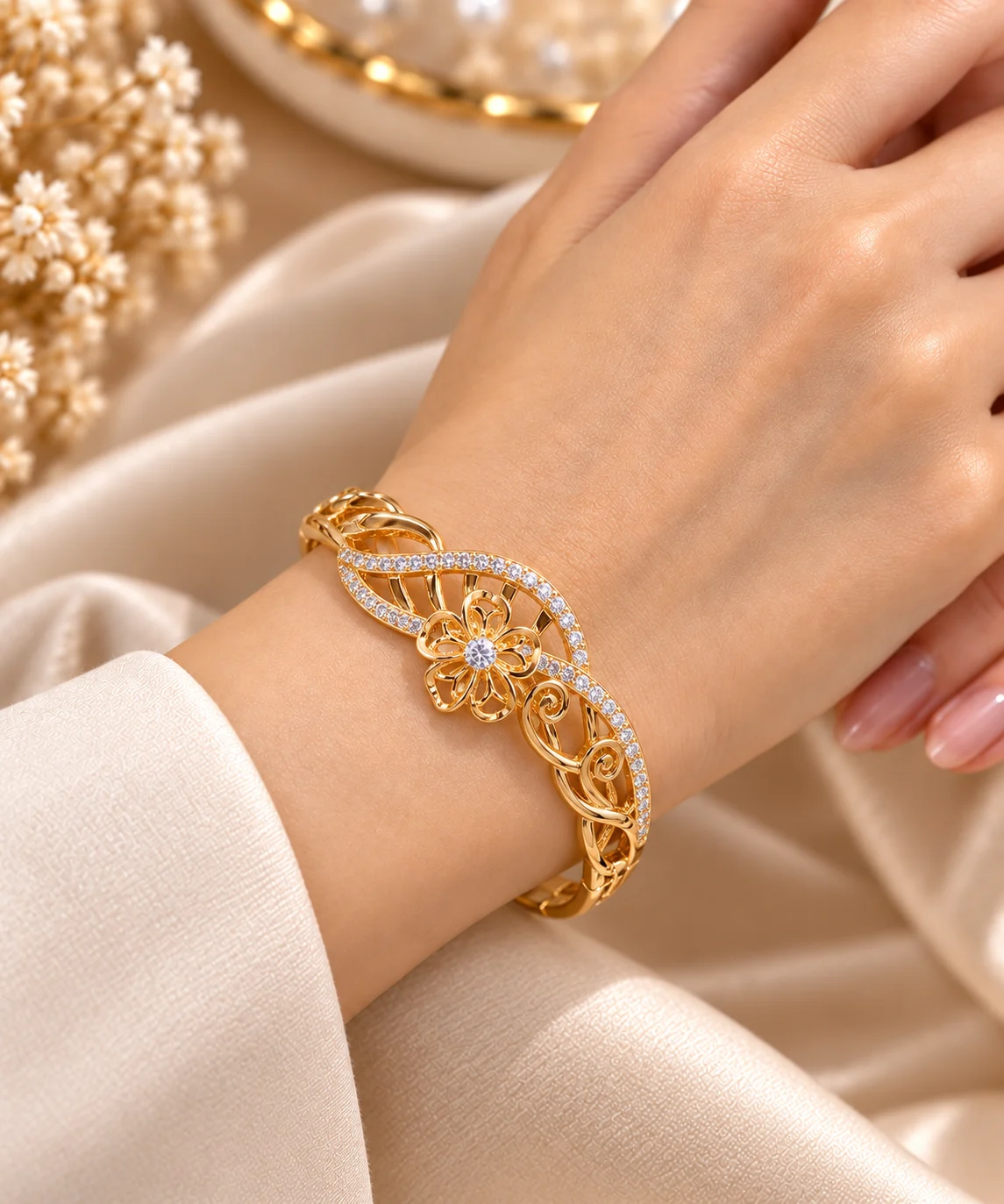 XUPING Floral 18K Gold Plated Zirconia Bangle (3)