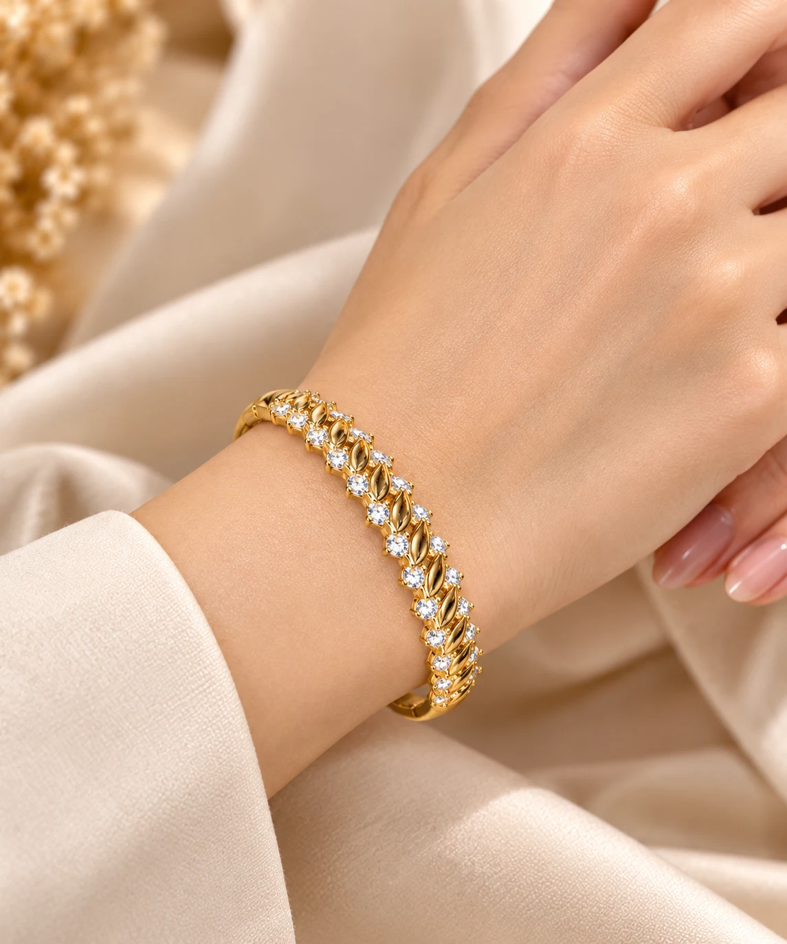 XUPING Leaf Luxe 18K Gold Plated Zirconia KADA Bracelet (4)