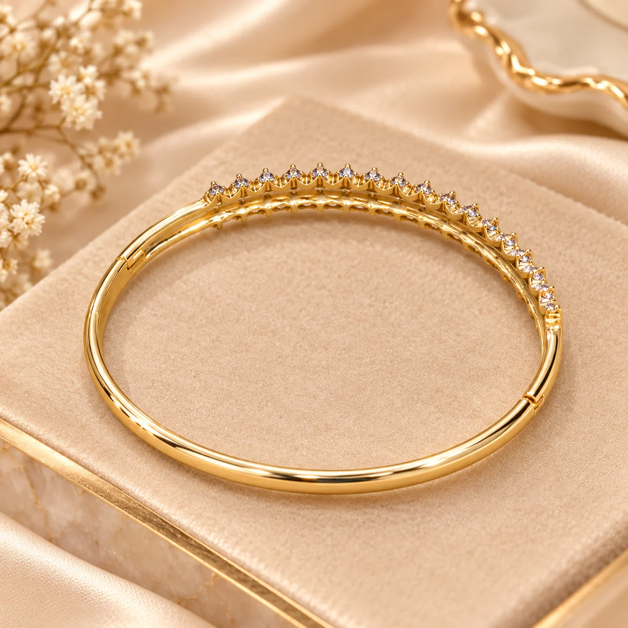 XUPING Leaf Luxe 18K Gold Plated Zirconia KADA Bracelet (5)