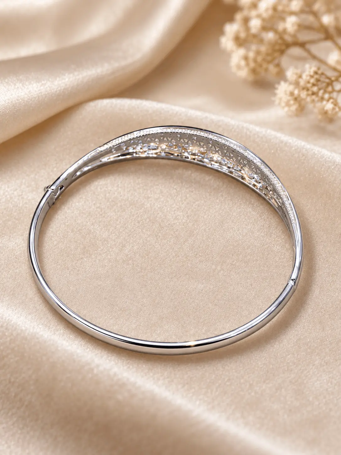 XUPING Silver Bloom Zirconia Bangle Style Bracelet 1 XUPING Silver Bloom Zirconia Bangle Style Bracelet