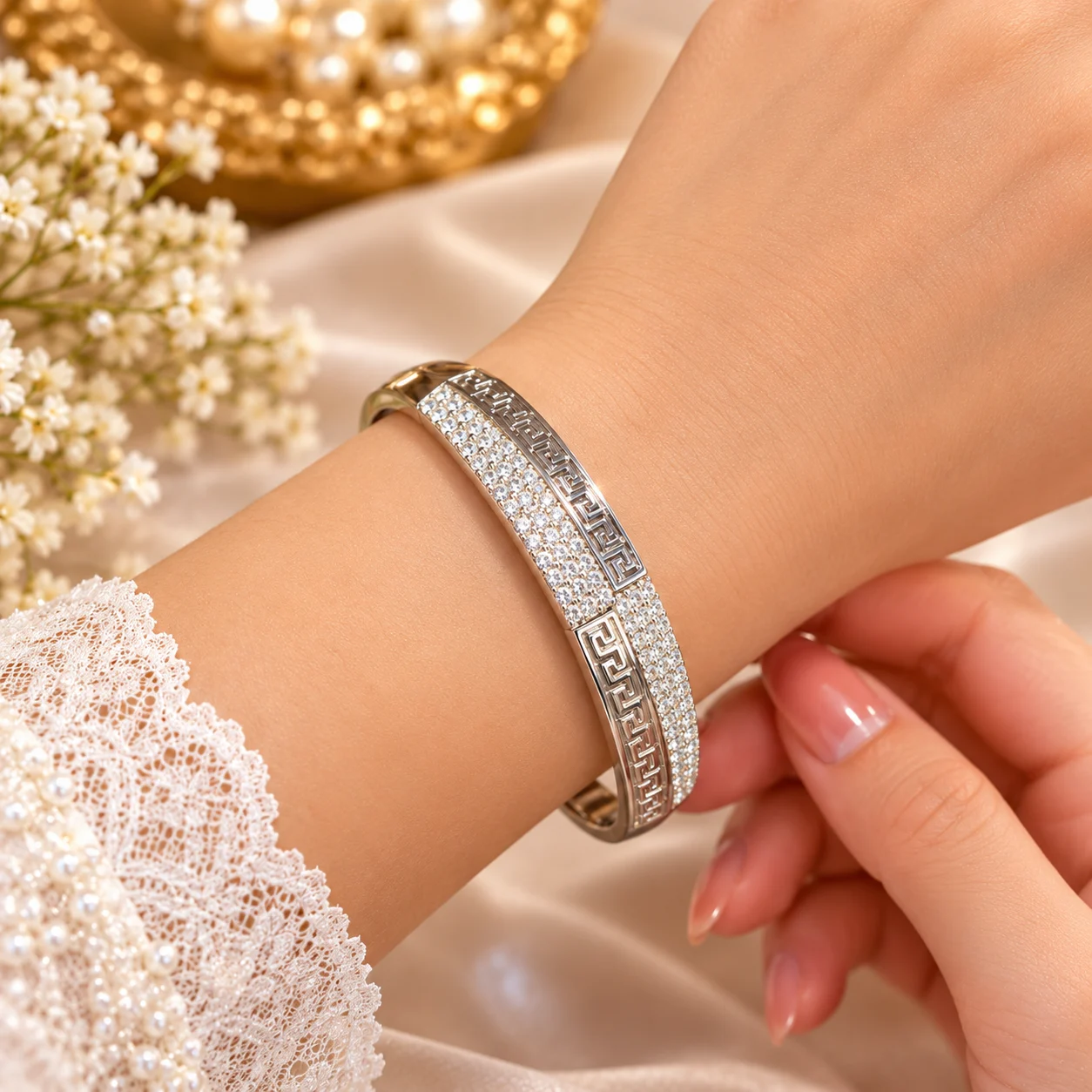 ZUPING Elegant Silver-Plated Zirconia Bracelet for Women (6)